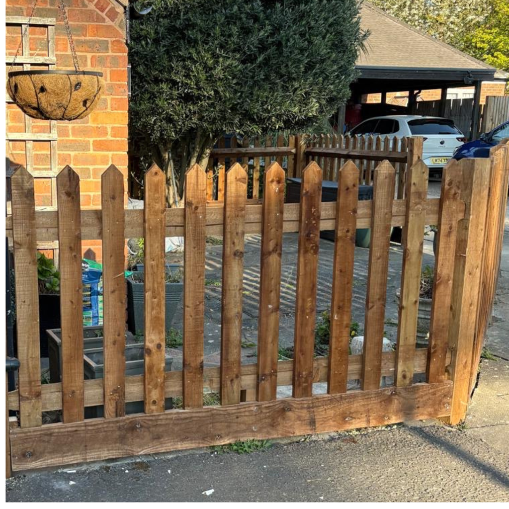Fencing Rounded Pails Pointed Top Pails | GRB Fencing